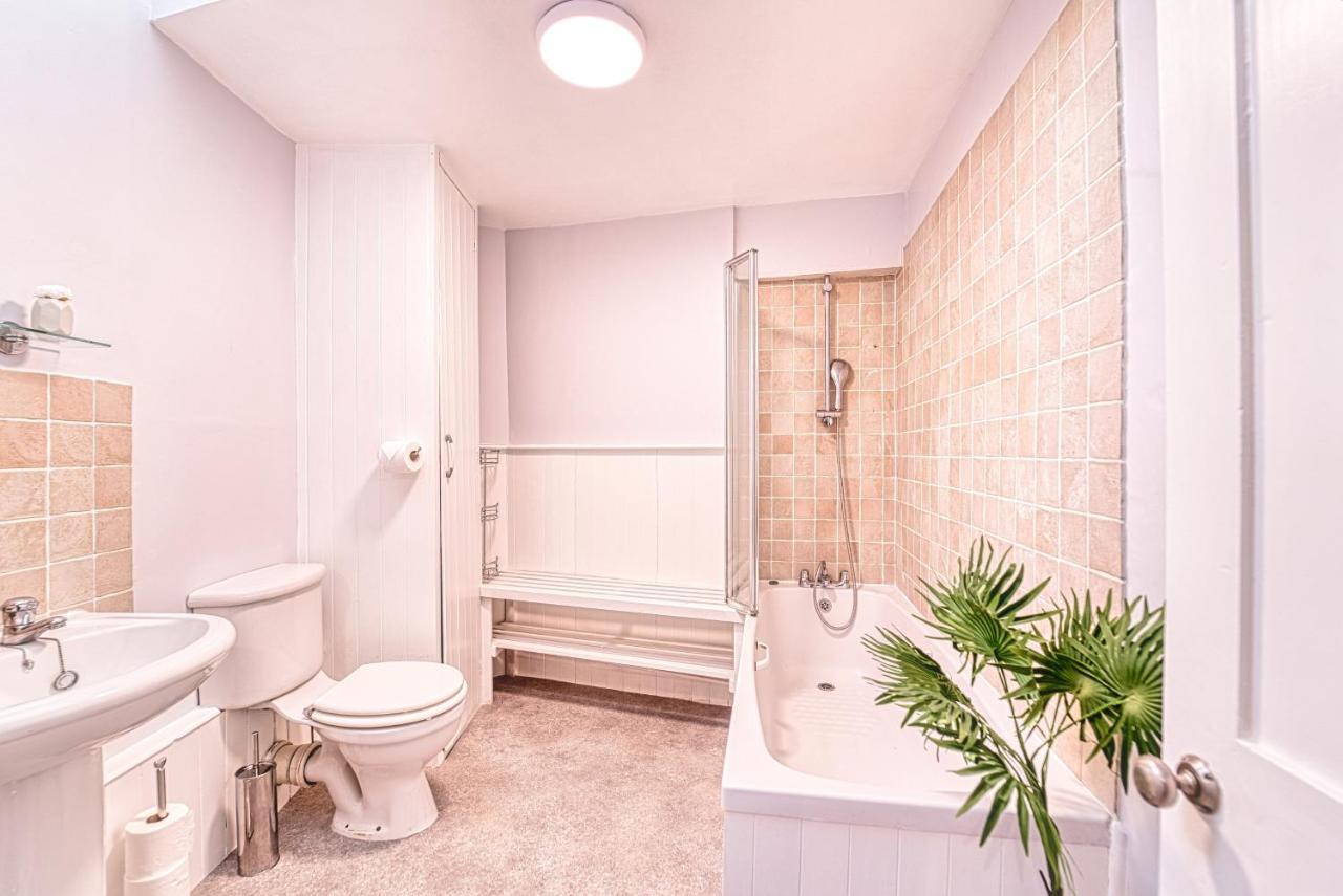The Stylish Gem Of Bath - Football Table - Sleeps 10 Eksteriør bilde