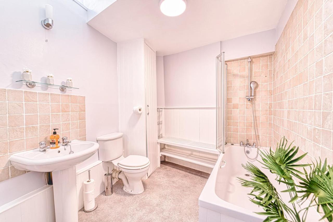 The Stylish Gem Of Bath - Football Table - Sleeps 10 Eksteriør bilde